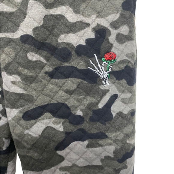 Public Record standard fit quilted jogger style pants camouflage size small - Picture 3 of 3